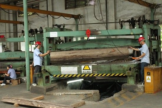 Φανταστικό ξύλινο επένδυμα Santos Rosewood ανθρωπογενές επένδυμα φύλλο 2050-3200mm Για μουσικό όργανο Κίνα εργοστάσιο