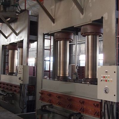Η φαντασία επανασυνέθεσε τον άσπρο ξύλινο καπλαμά τέφρας με το α - φέτα X316 που κόπηκε για τις εσωτερικές πόρτες