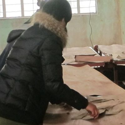 Προκαλούμενος από τον άνθρωπο ξύλινος καπλαμάς σιταριού H3226 αντιγράφων άσπρος δρύινος ευθύς ξύλινος για την κάλυψη τοίχων FSC