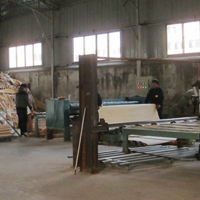 Ανασυγκροτημένη μαύρη ξύλων καρυδιάς ξύλινη καπλαμάδων H671s φετών περικοπών καλή τιμή σιταριού τεχνικών κάθετη από το εργοστάσιο της Κίνας για την πόρτα