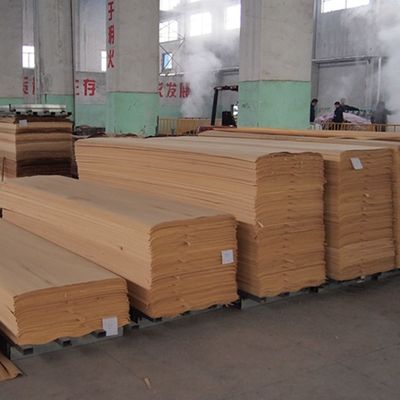 Προσαρμοσμένο Recon Elm Wood Veneer Straight Cut και Crown Cut για το πρόσωπο του ντουλαπιού 2500 * 640 mm