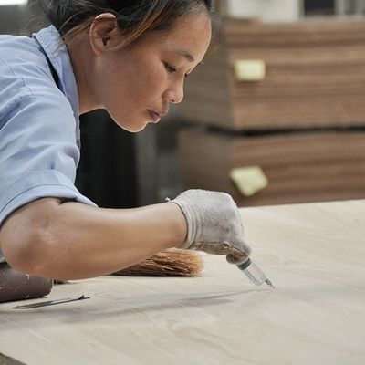 Καπνισμένες έπιπλα MDF τετάρτων καπλαμάδων Sapele φυσικές ξύλινες εδρευμένες σιτάρι επιτροπές ISO